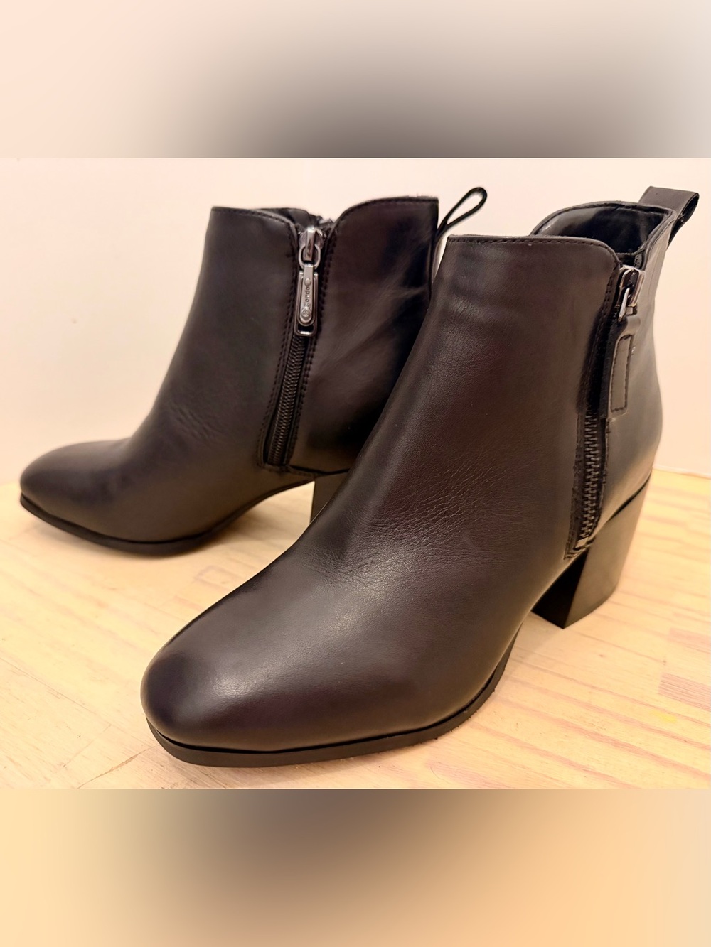Blondo Black Leather Ankle Booties with Side Zip